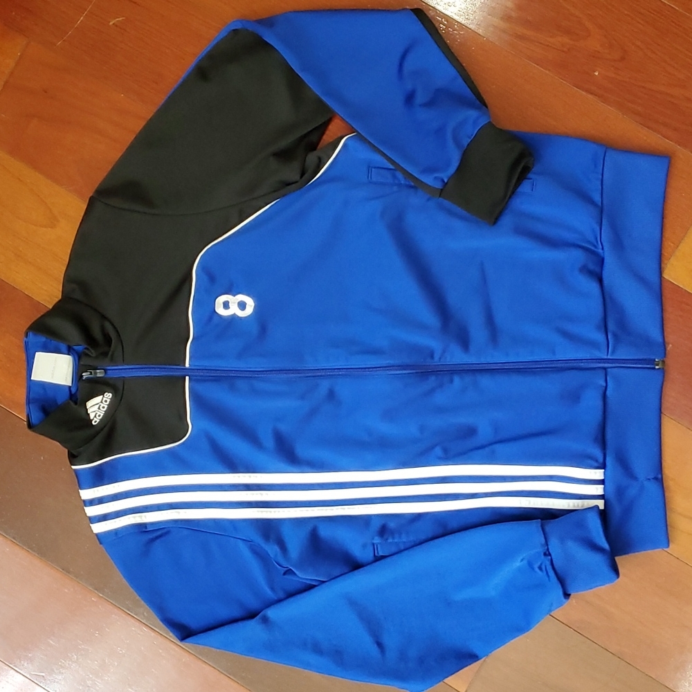 Adidas light weight jacket 🔥🔥